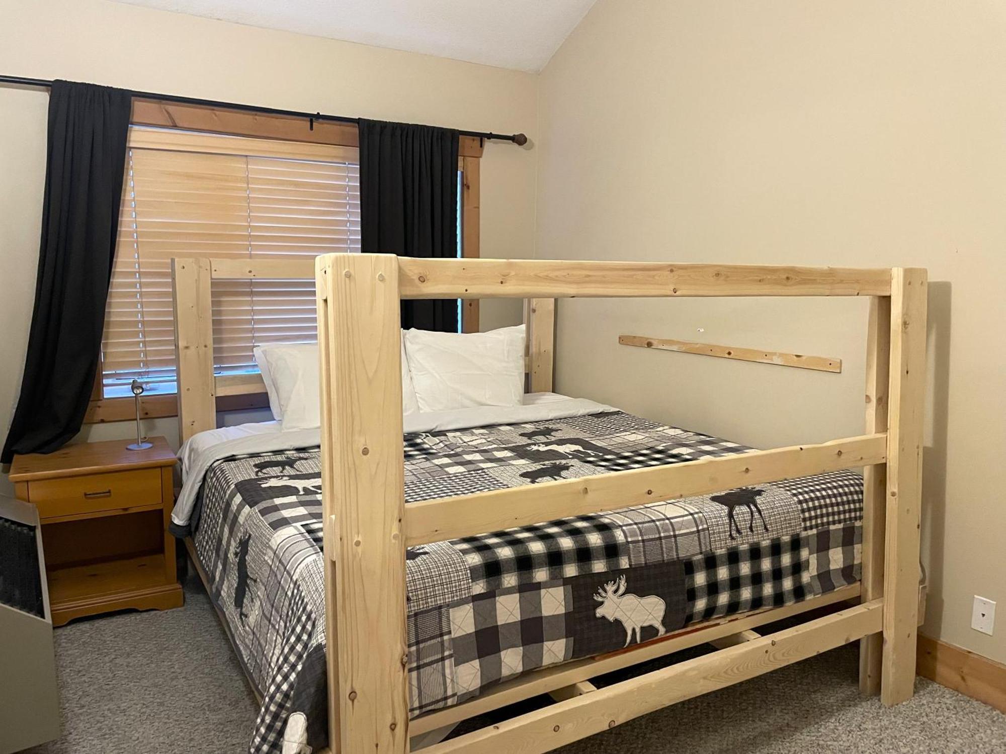 Cornerstone Lodge By Park Vacation Management Fernie Ngoại thất bức ảnh
