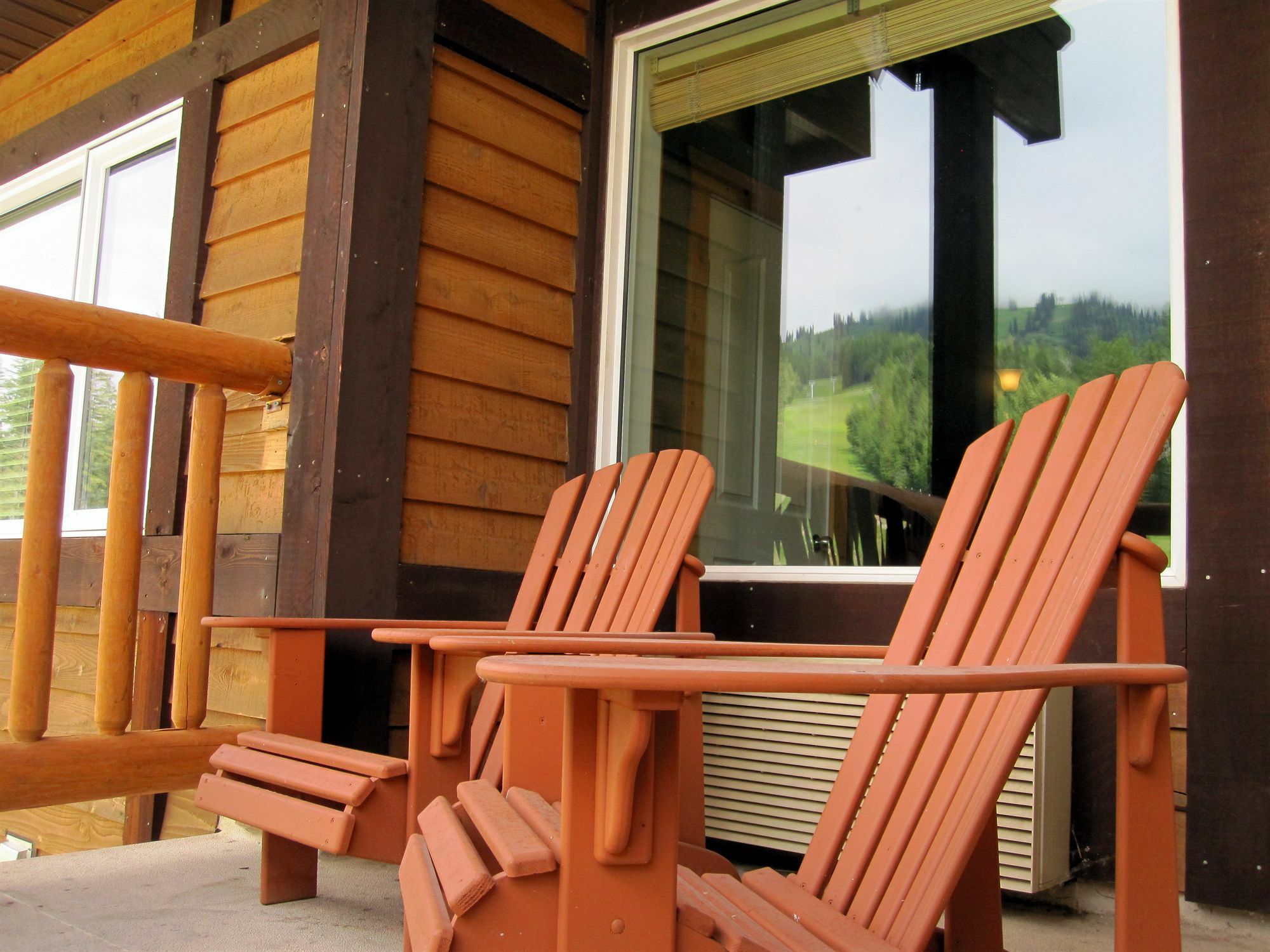 Cornerstone Lodge By Park Vacation Management Fernie Ngoại thất bức ảnh